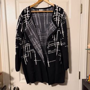 Avenue Black and White Women's Sweater